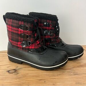 Thinsulate Black Winter Boots with Red Plaid